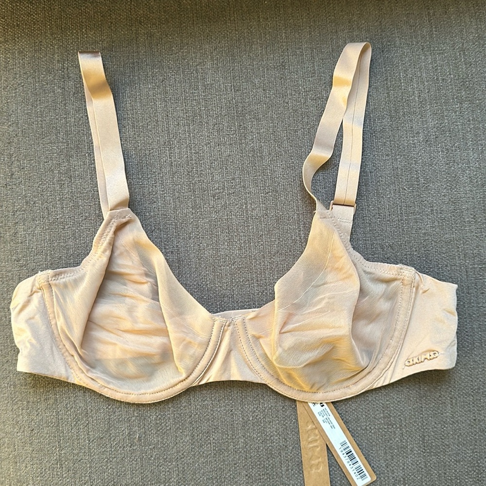 SKIMS- 36B molded demi unlined color: clay NWT